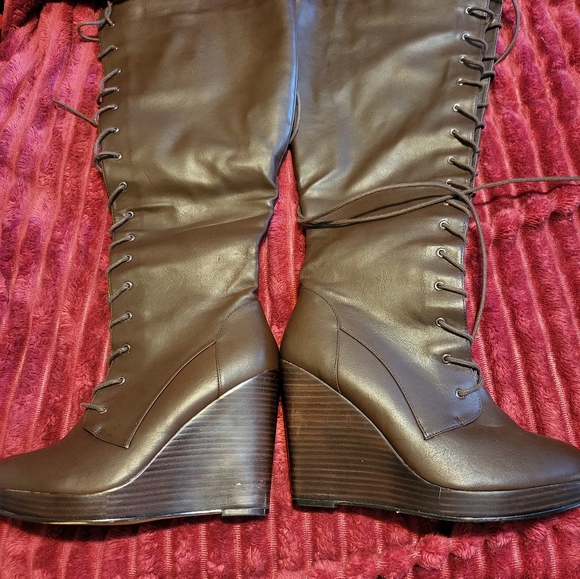 EUC: Torrid B Choco Knee Lace Combat Wedge Boot - Picture 9 of 11